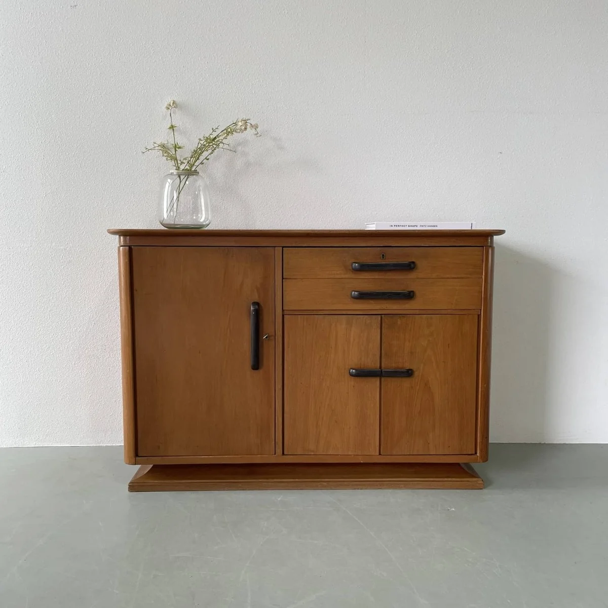Art Deco stijl buffetkast - 51Dnspod | Smaakvolle damp – Verzendkosten vrij vanaf 40€ Art Deco stijl buffetkast - 51Dnspod | Smaakvolle damp – Verzendkosten vrij vanaf 40€
