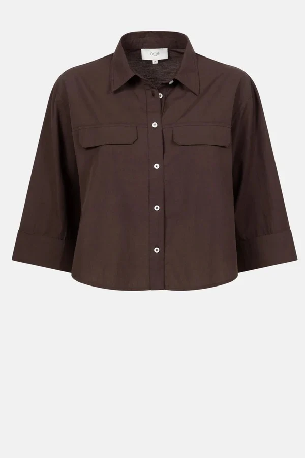Âme Antwerp Meet the Odile Cropped Shirt in dark brown. - 51Dnspod | Smaakvolle damp – Verzendkosten vrij vanaf 40€ Âme Antwerp Meet the Odile Cropped Shirt in dark brown. - 51Dnspod | Smaakvolle damp – Verzendkosten vrij vanaf 40€