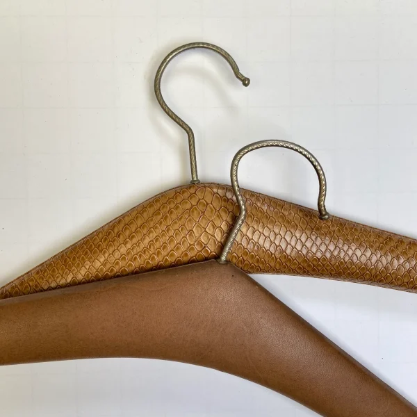 2 vintage kledinghangers bruin - 51Dnspod | Smaakvolle damp – Verzendkosten vrij vanaf 40€