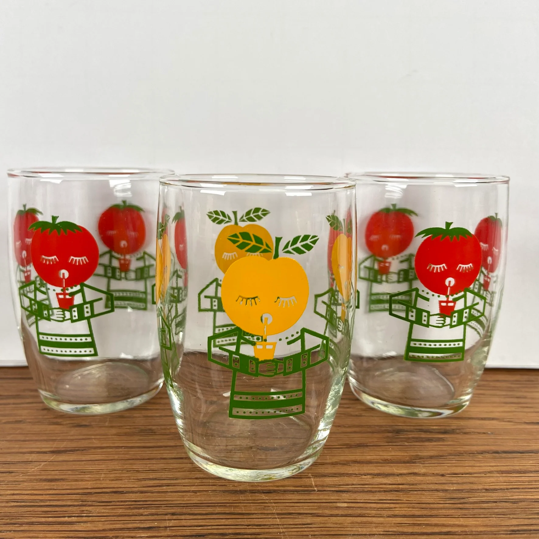 3 vintage glaasjes rood geel - 51Dnspod | Smaakvolle damp – Verzendkosten vrij vanaf 40€ 3 vintage glaasjes rood geel - 51Dnspod | Smaakvolle damp – Verzendkosten vrij vanaf 40€